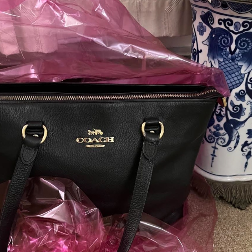 COACH BLACK SHOULDER BAG